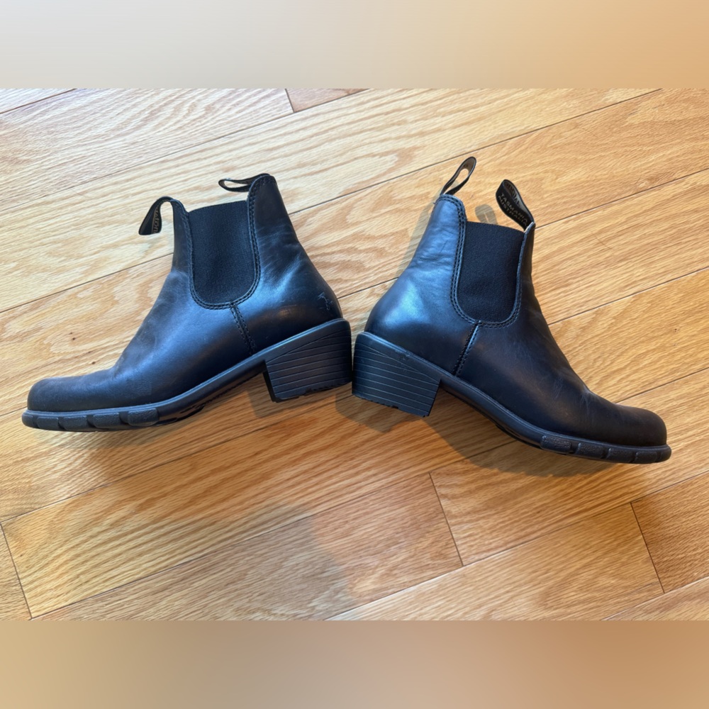 Blundstone Black Leather Chelsea Ankle Boots